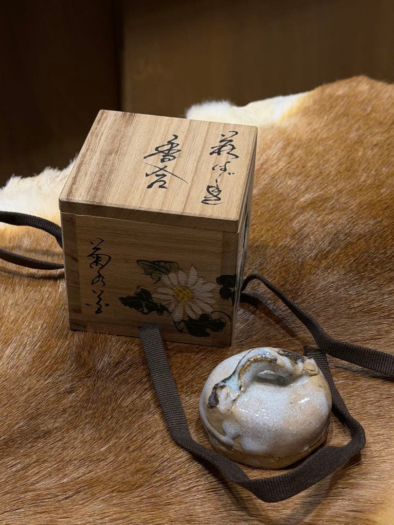 七類堂墨呑(雪舟天谿)　鴉笑斎　菊　香合　画付共箱　道釈画　香道具