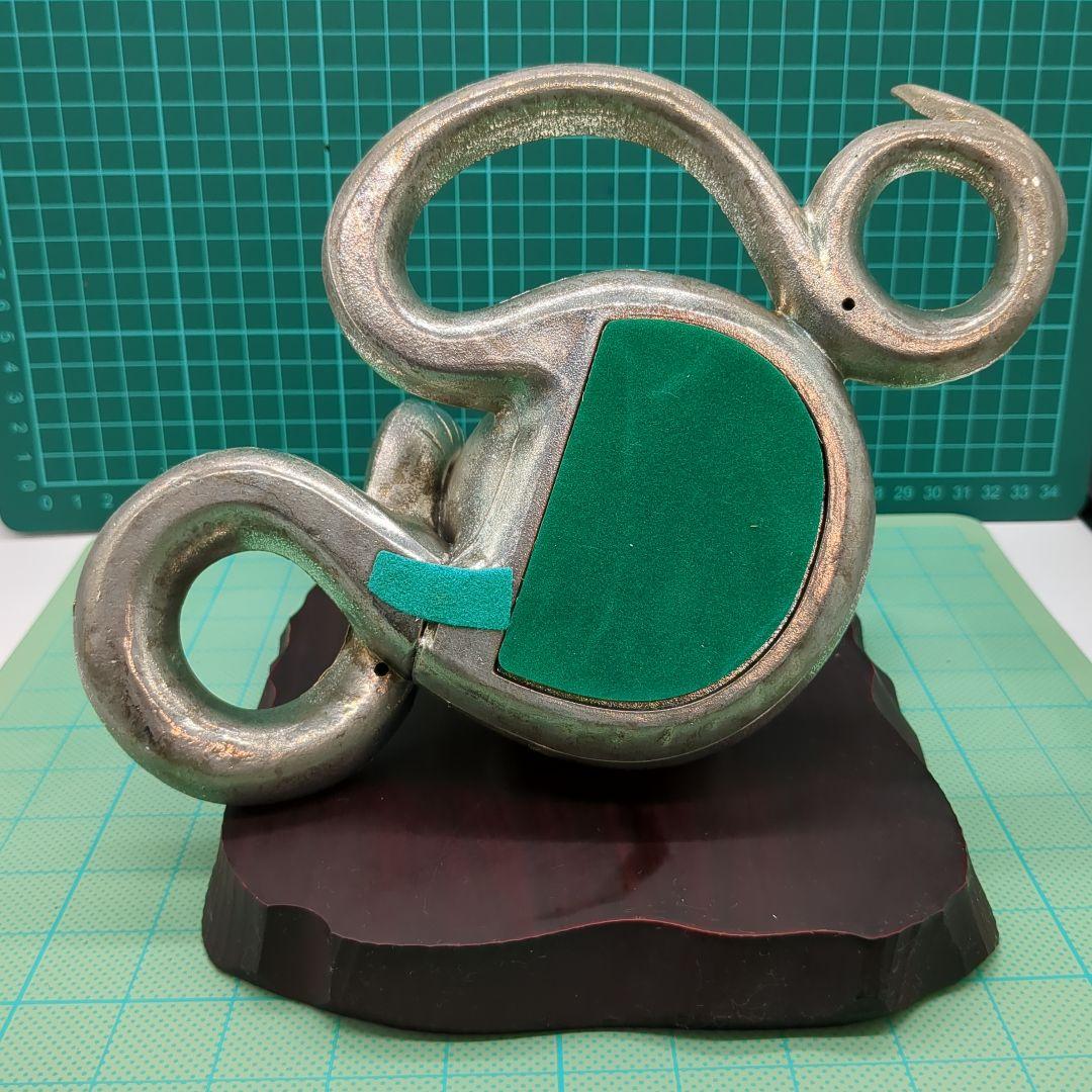 金属製コブラと蛇の彫刻