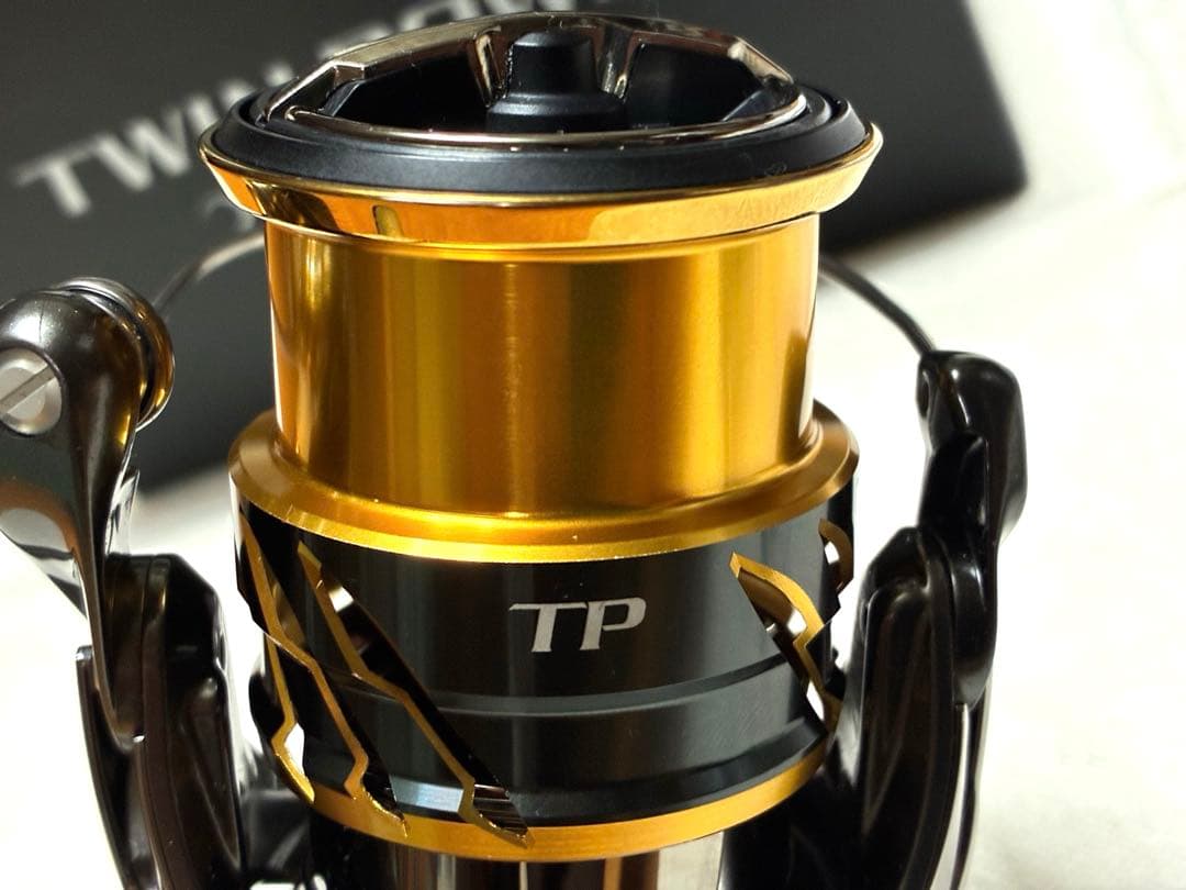 【美品】シマノ リール20ツインパワー2500SHGカスタム【Wハンドル仕様】