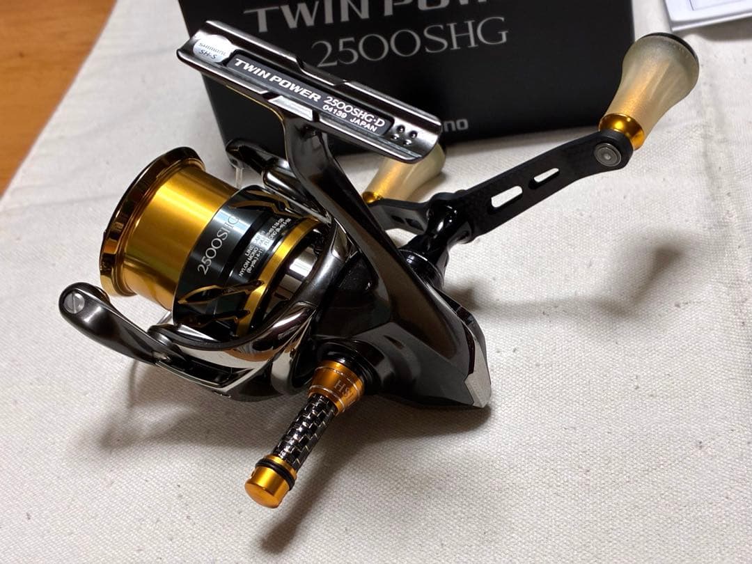【美品】シマノ リール20ツインパワー2500SHGカスタム【Wハンドル仕様】