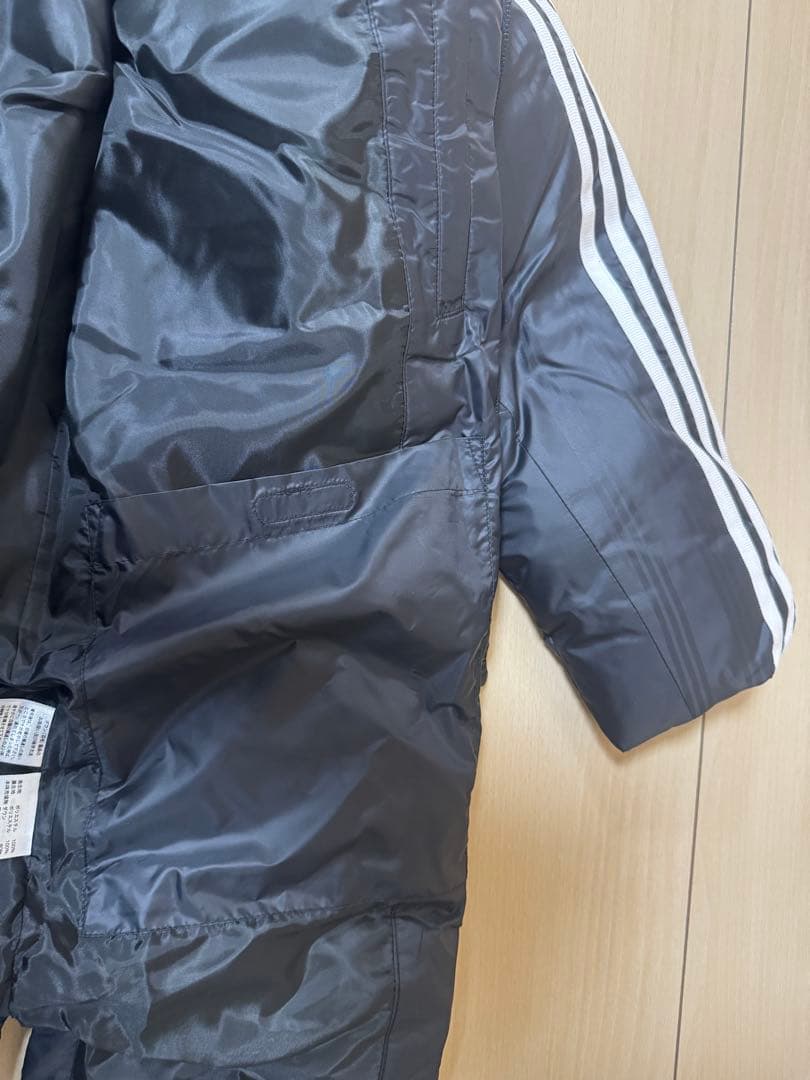 新品未使用adidas アディダス　ダウンベンチコート　ブラック　140cm