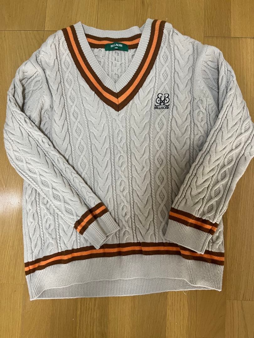 BELLMORE エンブレム Vネックニット セーター