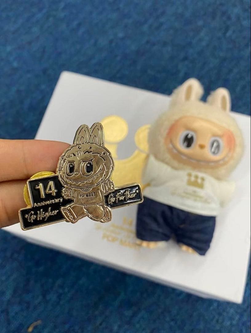 Labubu 14周年 スタッフ限定 ギフトボックス キーホルダー