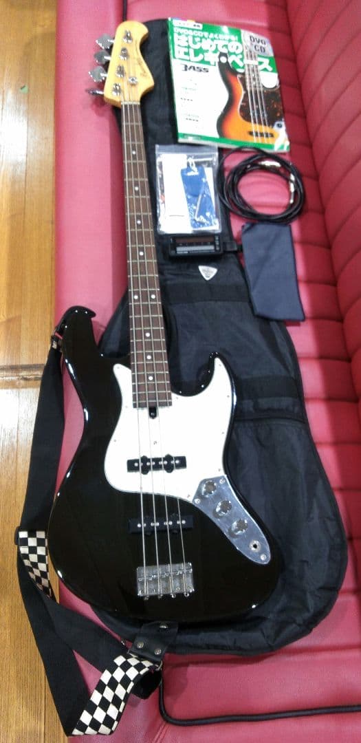 バッカス　Bacchus　ユニバースシリーズ　ベースギター　ケース・おまけ付き