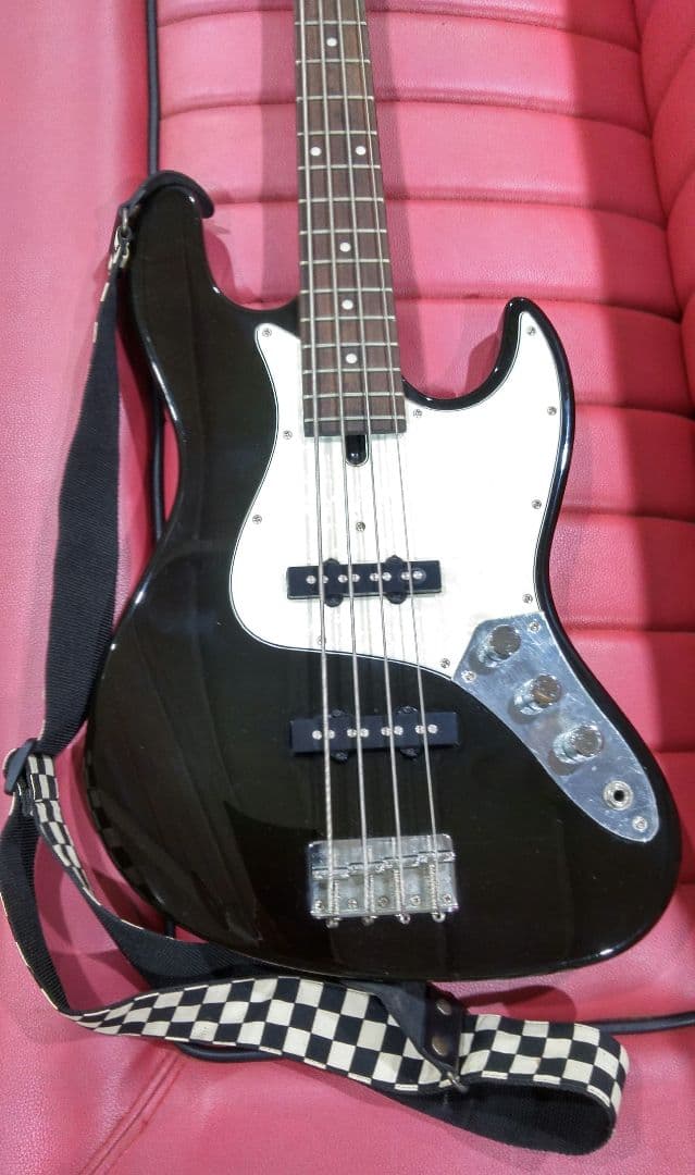 バッカス　Bacchus　ユニバースシリーズ　ベースギター　ケース・おまけ付き