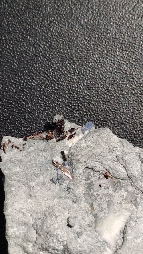 ベニトアイト、ネプチュナイト　アメリカ合衆国産　1084