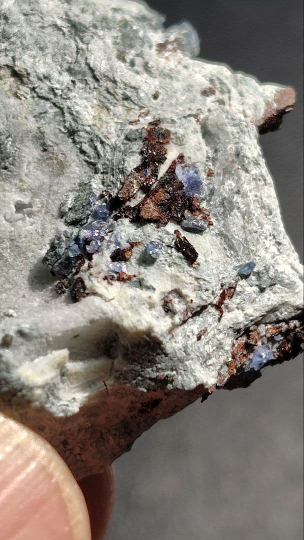 ベニトアイト、ネプチュナイト　アメリカ合衆国産　1084