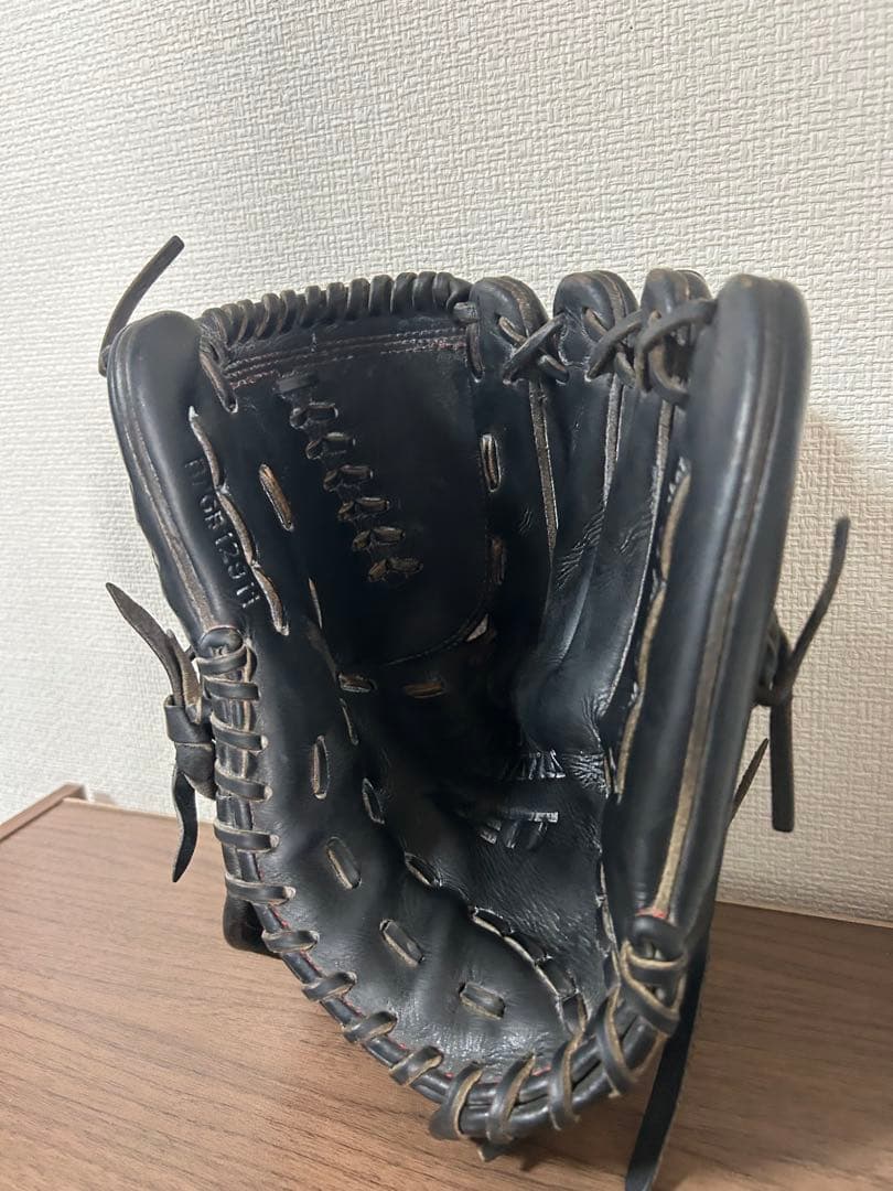 【硬式野球用グラブ】投手用　グローブ 黒　ZETT