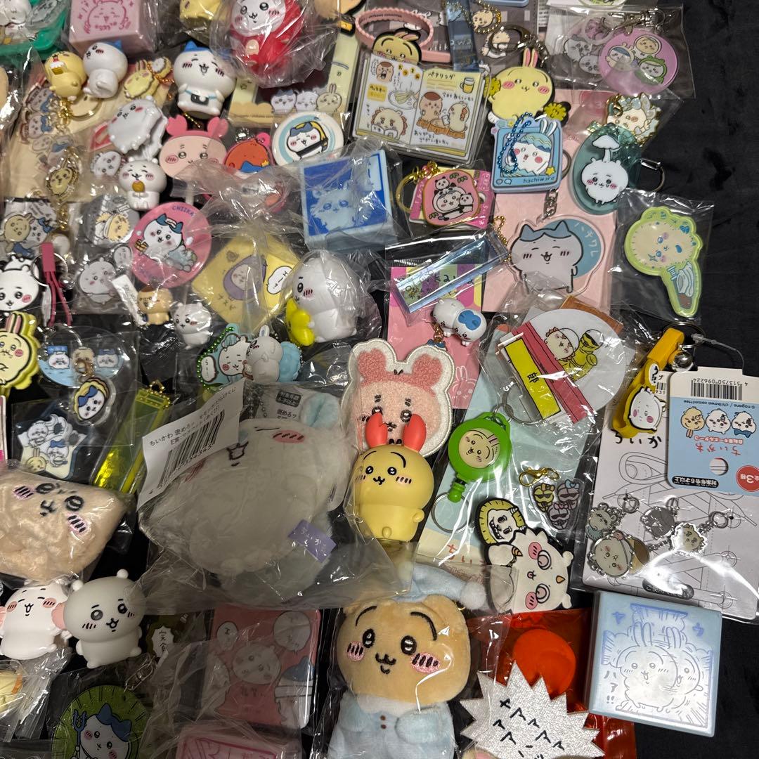ちいかわ　缶バッジ　ラバスト　キーホルダー等　約200点大量まとめ売り　②