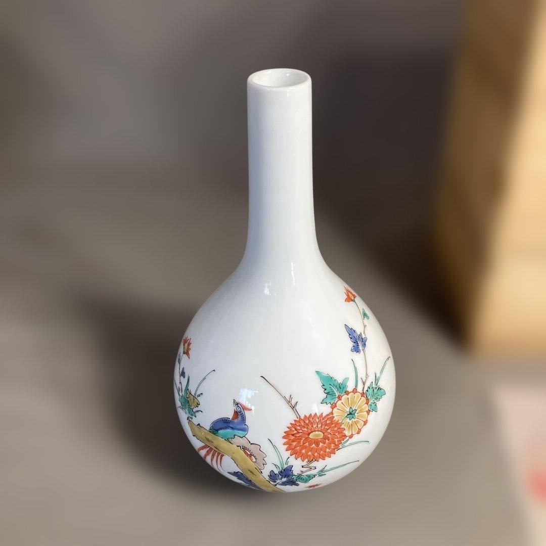 【柿右衛門】赤絵の伝統　名窯　人間国宝　十四代酒井田柿右衛門作　錦菊花鳥文　花瓶