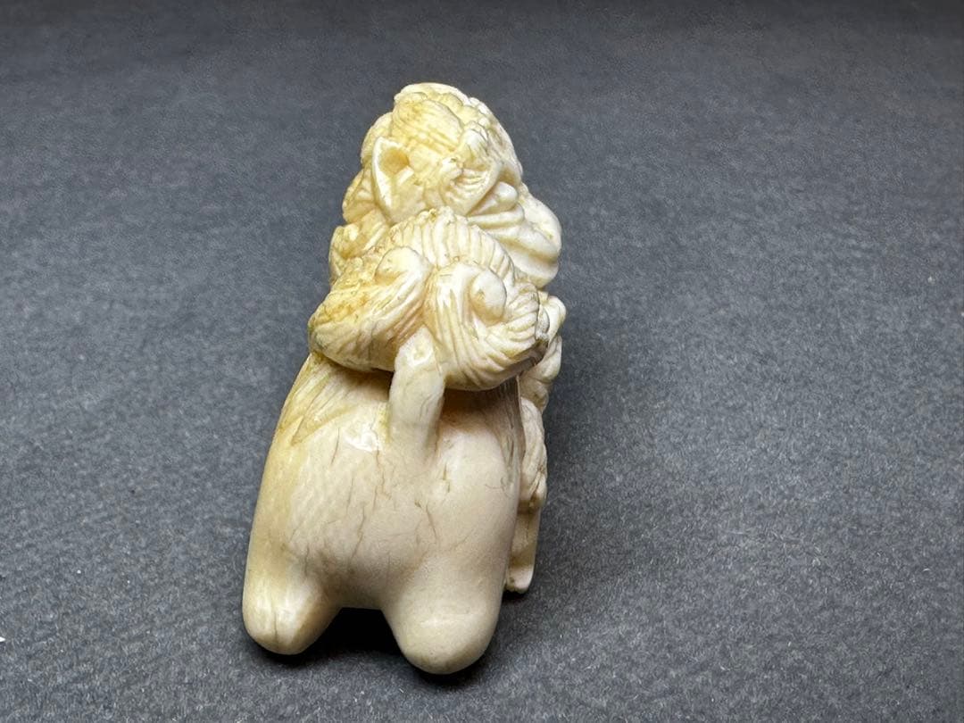 根付　ライオン　獅子　彫刻 置物　細密細工　骨董　アンティーク