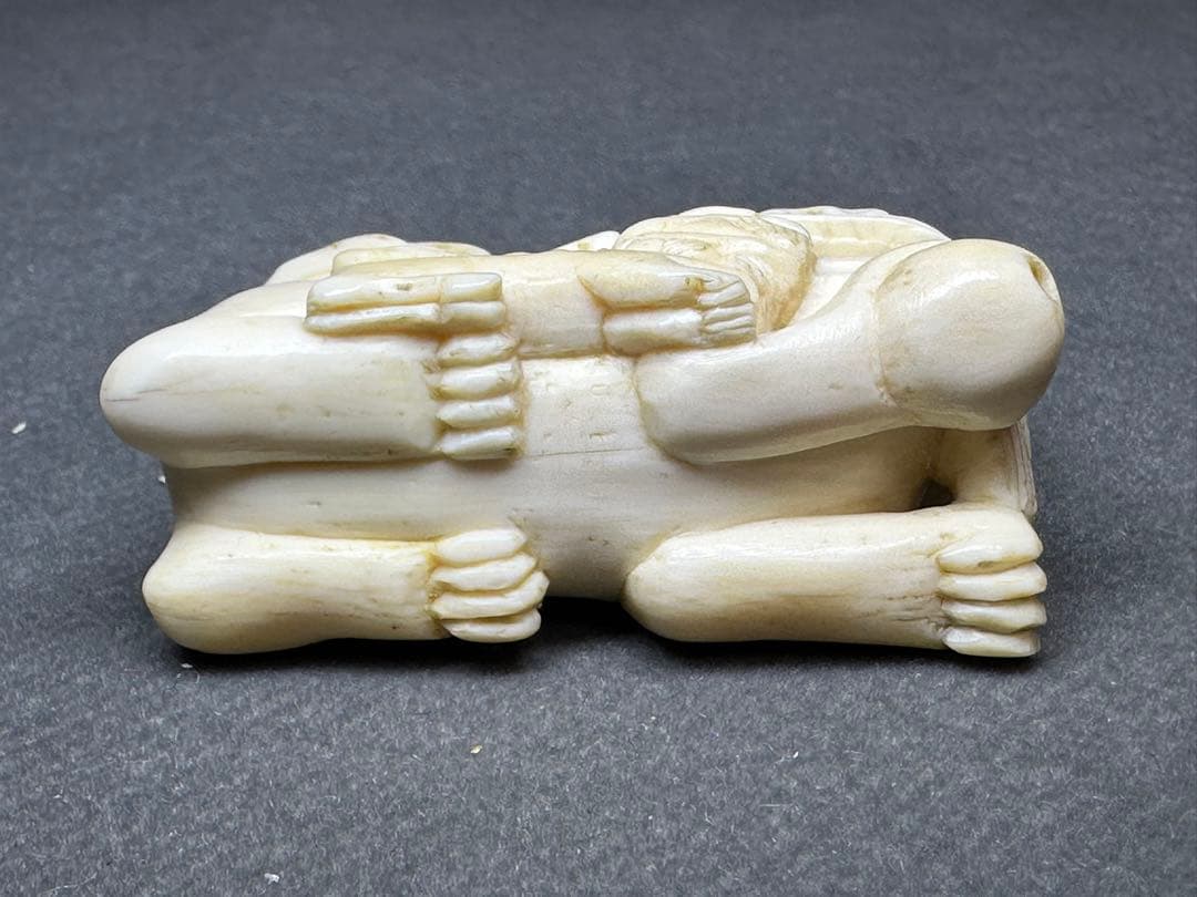 根付　ライオン　獅子　彫刻 置物　細密細工　骨董　アンティーク