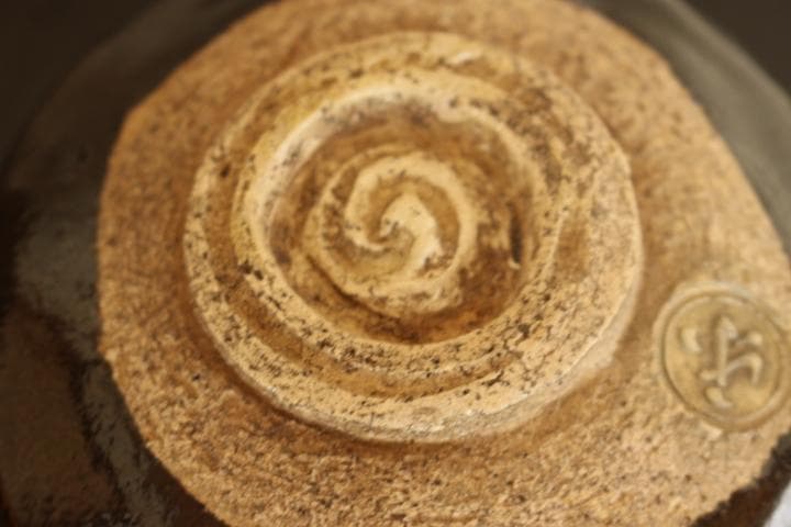 楽吉左衛門　九代「了入」黒茶碗／裏千家　十四代「淡々斎」極め　銘『寒菊』共箱付属