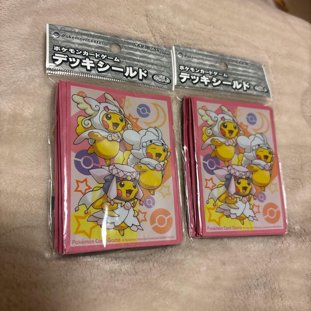 ポケモンセンター限定 デッキシールド スリーブ　メガポンチョを着たピカチュウ