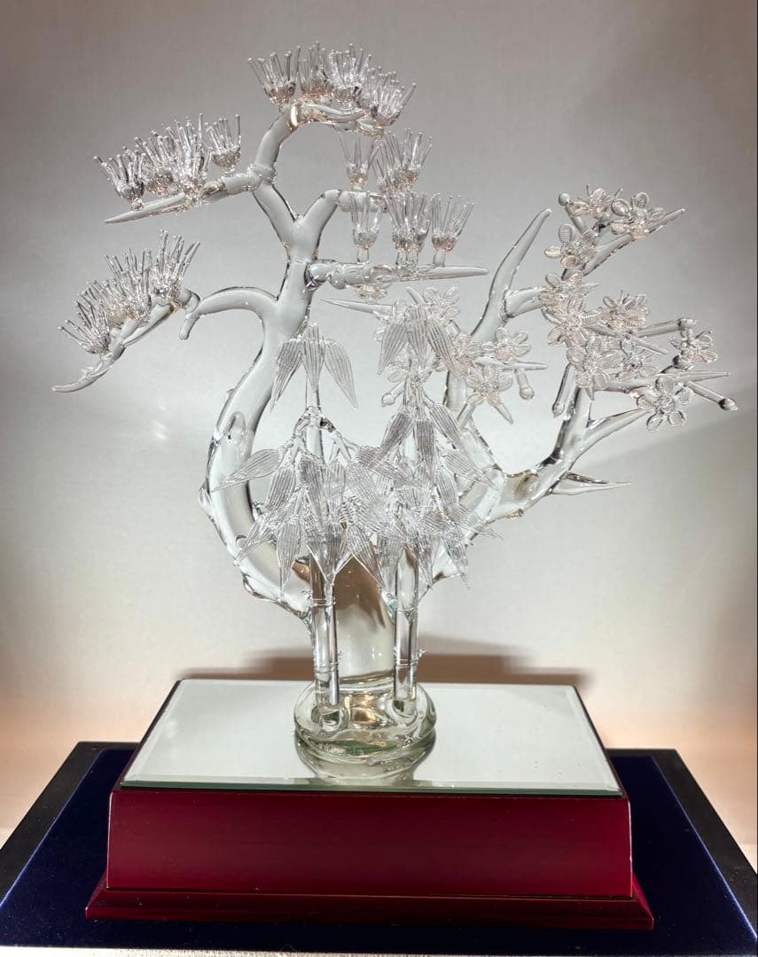 #伝統工芸品　水晶彫刻『松竹梅』オブジェ（ガラスケース付き）