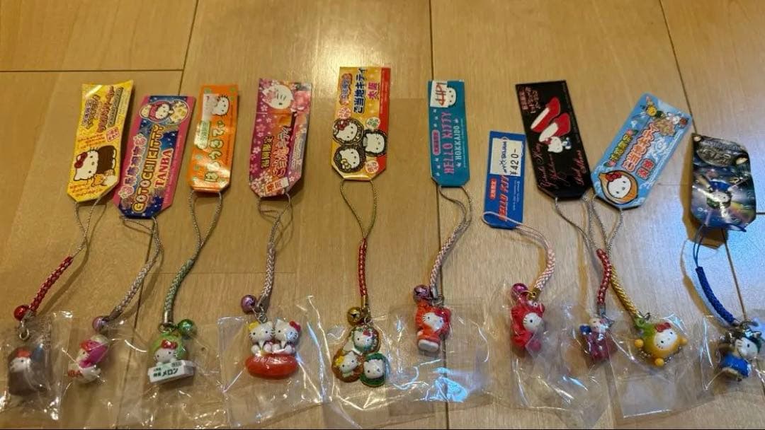 ご当地キティ 根付け ストラップ　キーホルダーまとめ売り　90個以上
