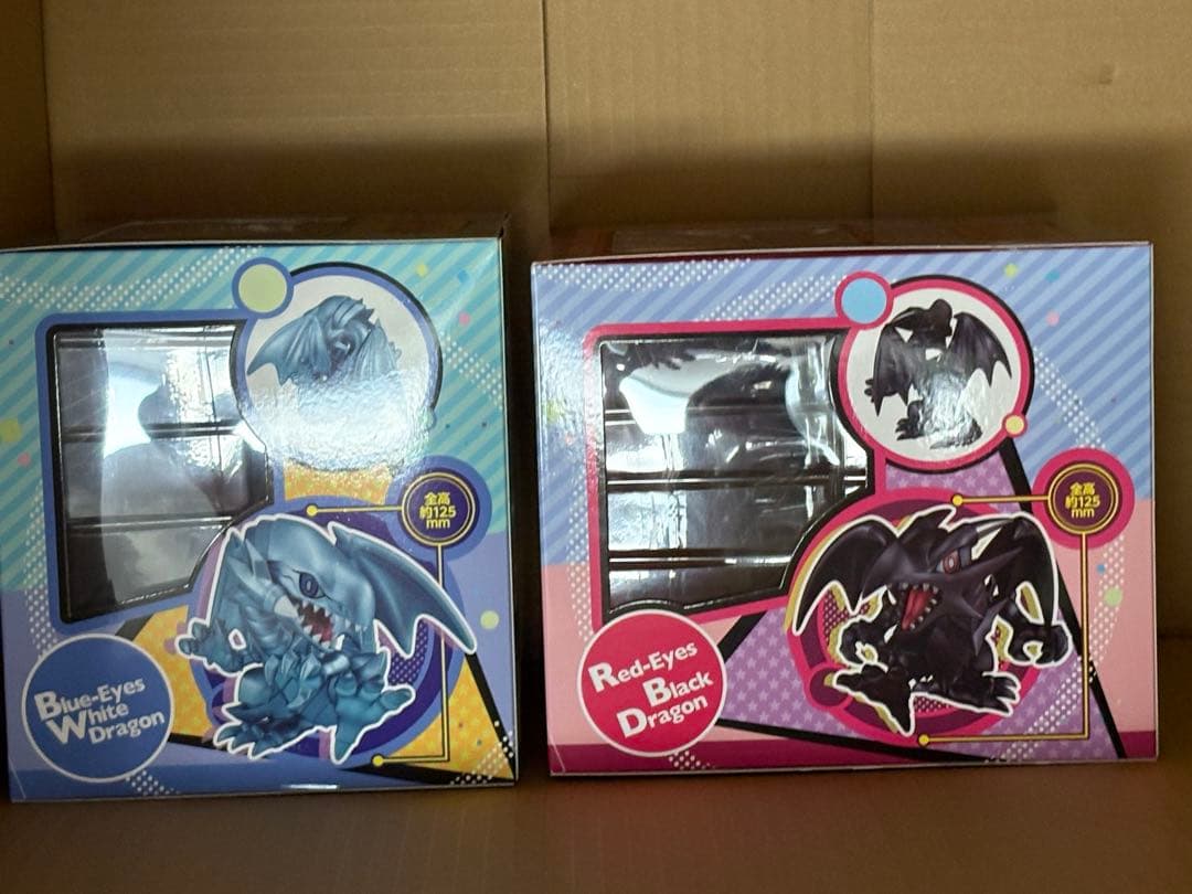 遊戯王　MEGATOON メガトゥーン　フィギュア ブルーアイズ　レッドアイズ