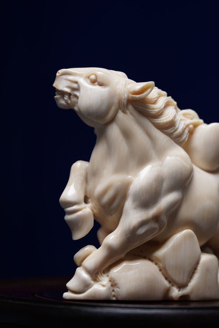 天然マンモス牙美しい手作り彫刻馬が成功した置物