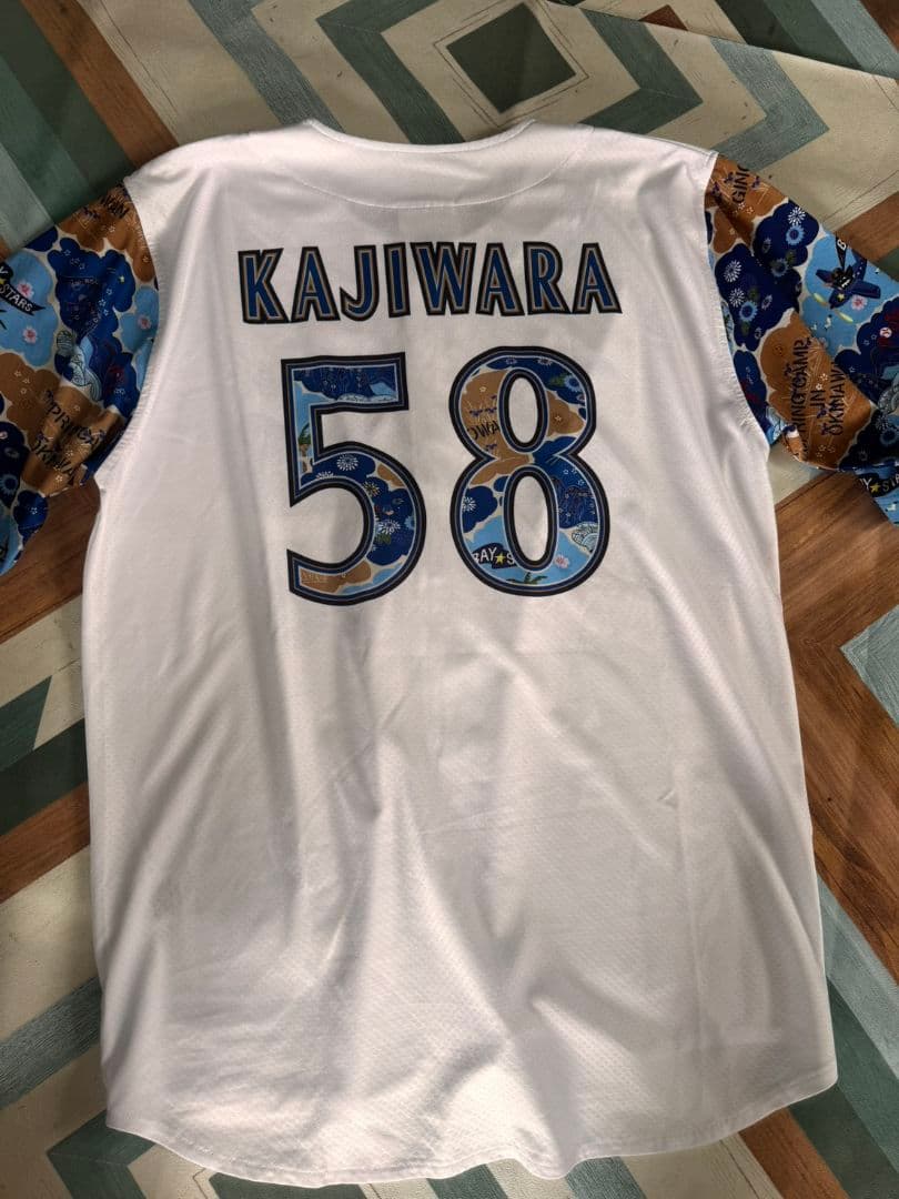 【横浜DeNAベイスターズ】宜野湾キャンプ2025 紅型ユニフォーム 梶原58