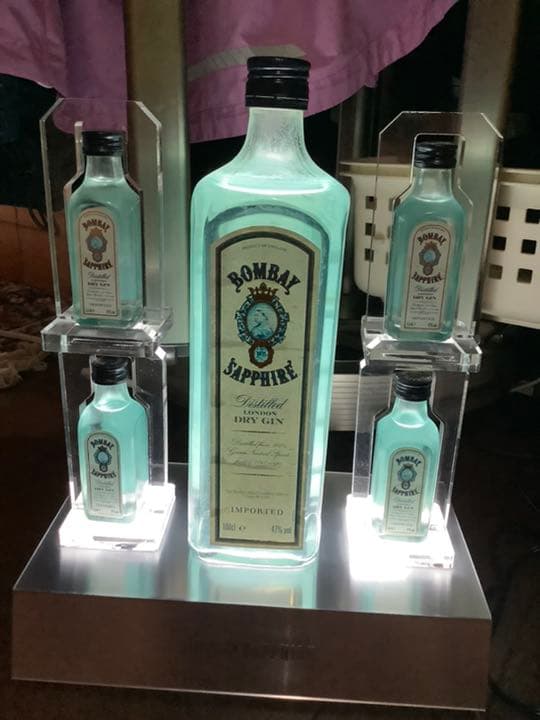 超レアを超えるレア　ボンベイサファイア　電飾台座＆ボトル