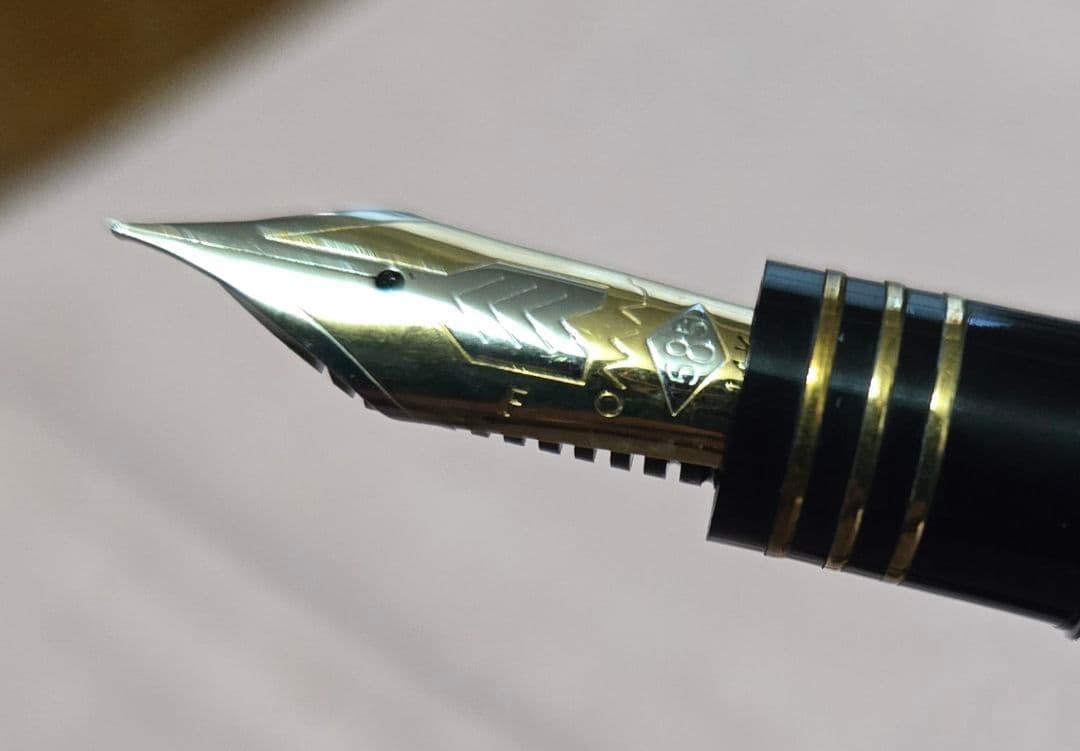 OMAS　MoMA型　万年筆 金色のリング付き