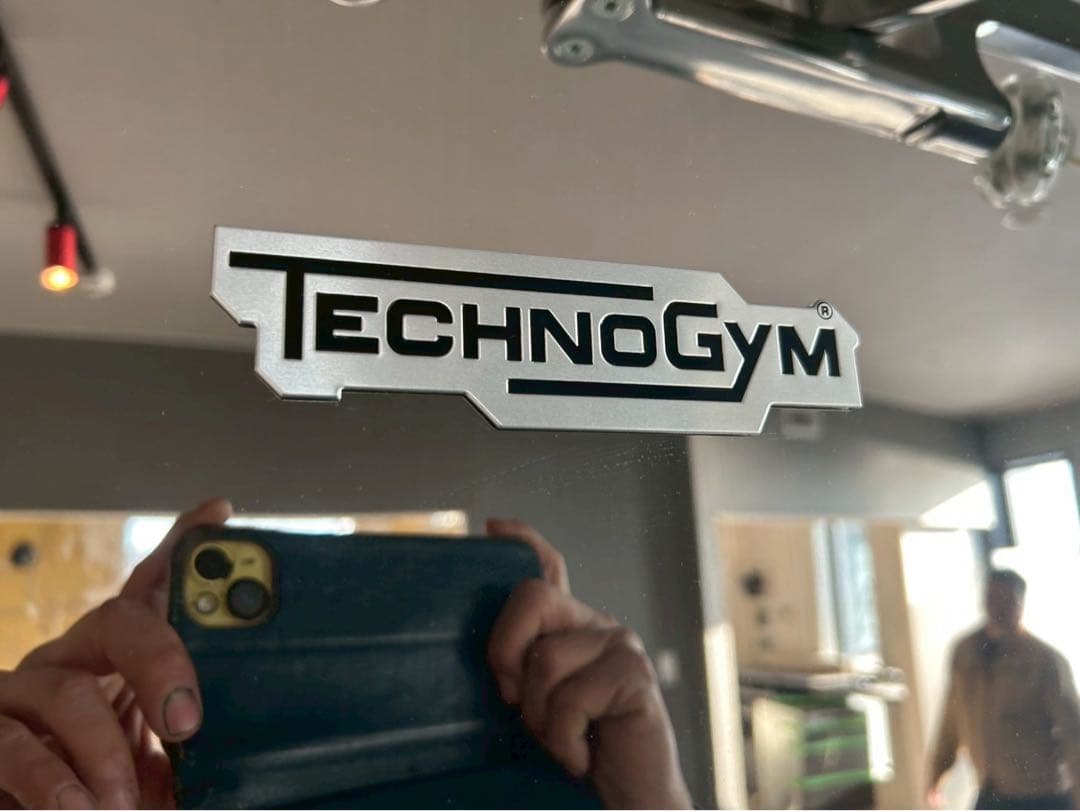 TECHNOGYM ミラー付きトレーニングマシン　キネシス