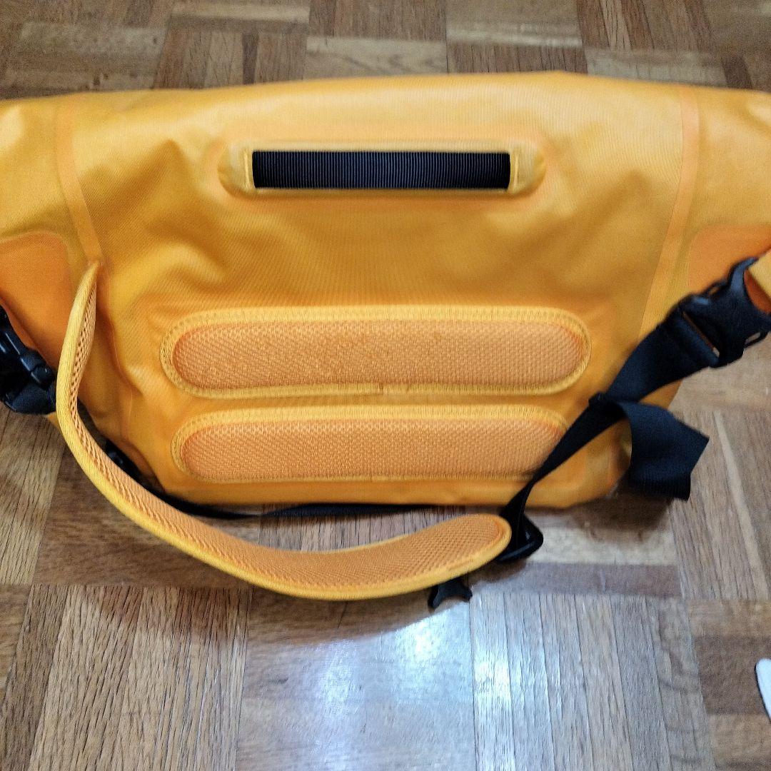 mont-bell メッセンジャーバッグ オレンジ?イエロー?