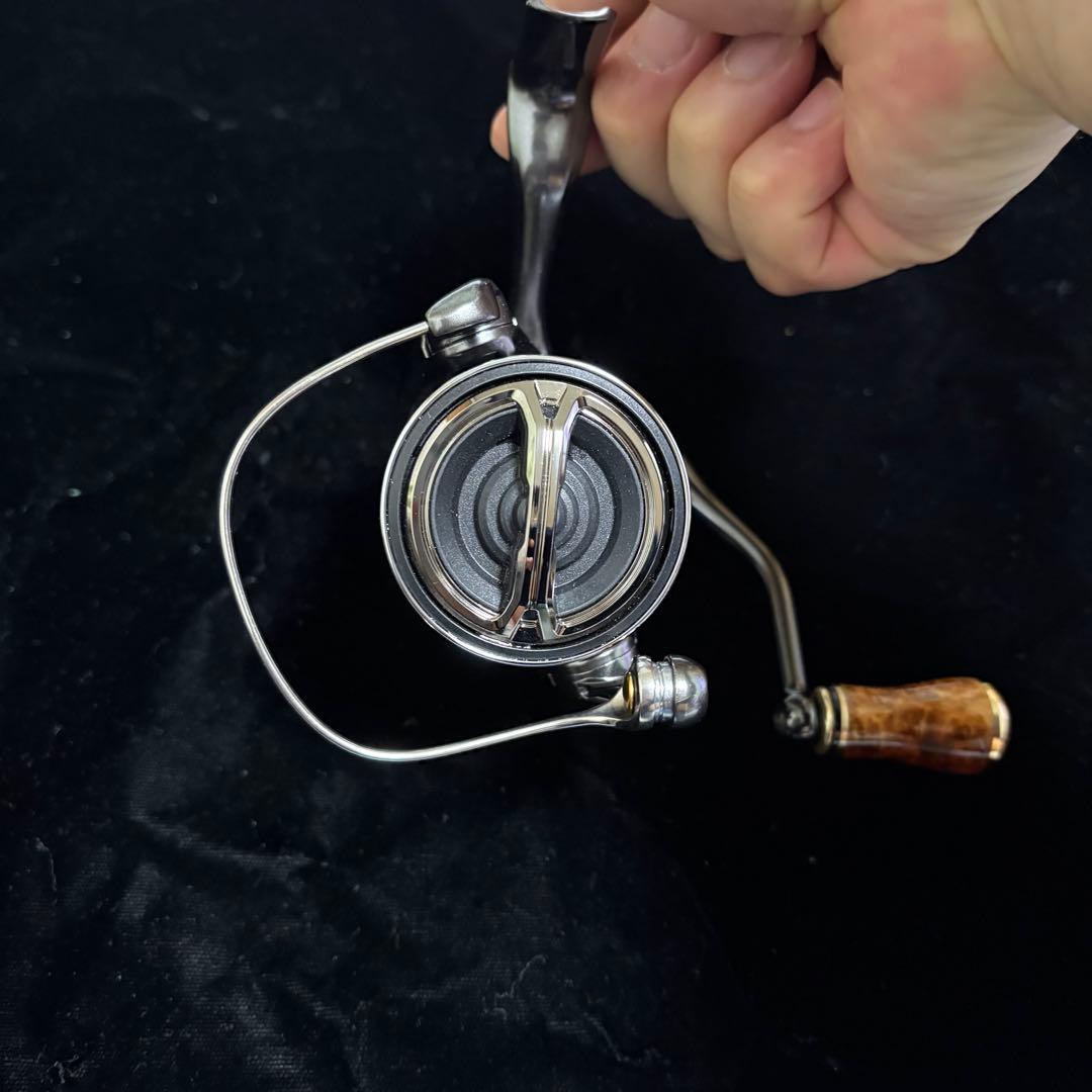 シマノ　24ツインパワー　C3000XG 美品　花梨ノブ付き