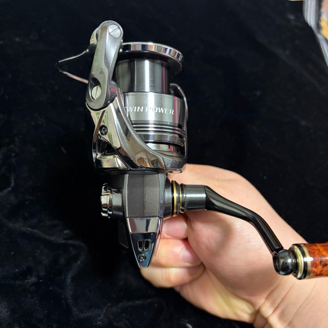 シマノ　24ツインパワー　C3000XG 美品　花梨ノブ付き