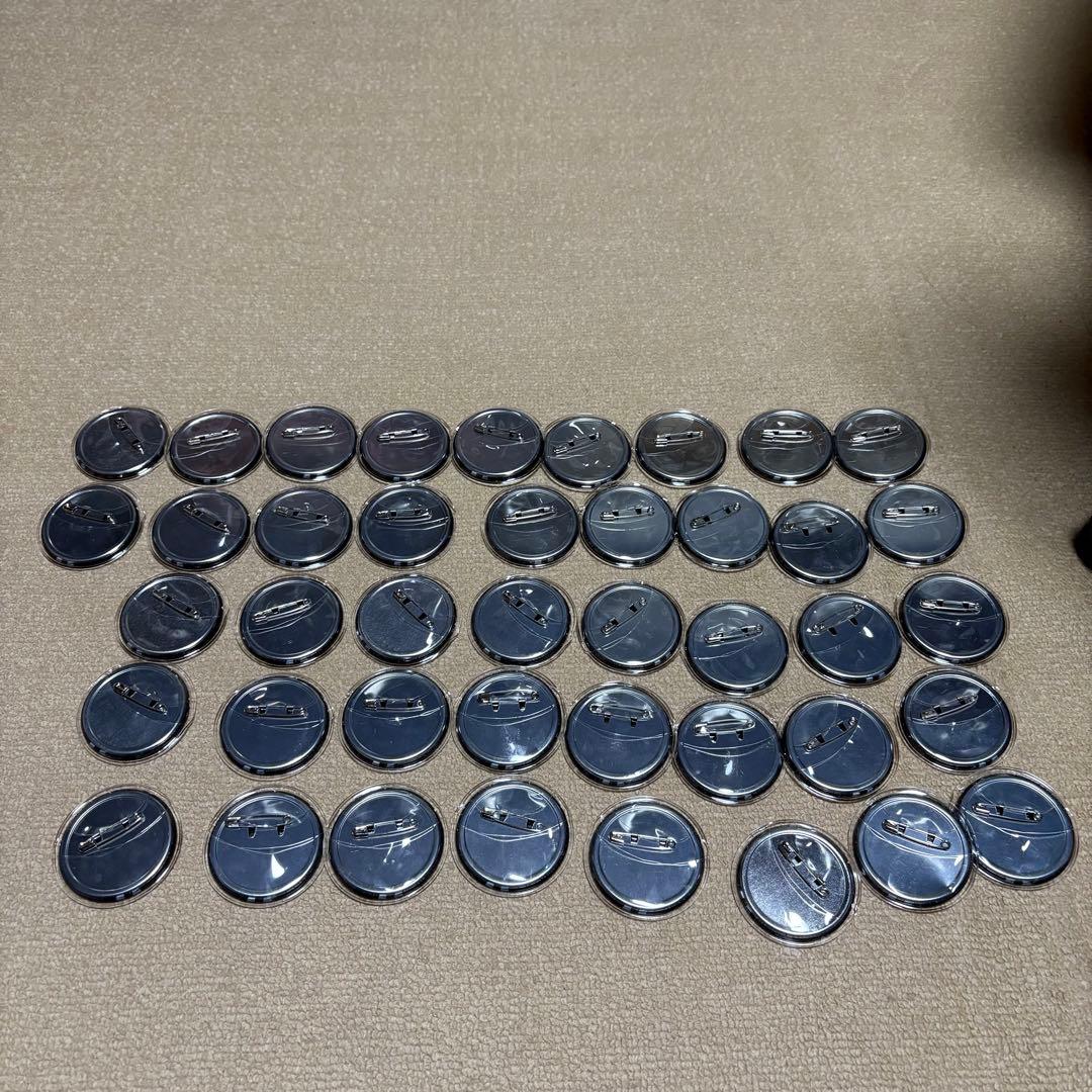 爆豪勝己　スーツ缶バッジ