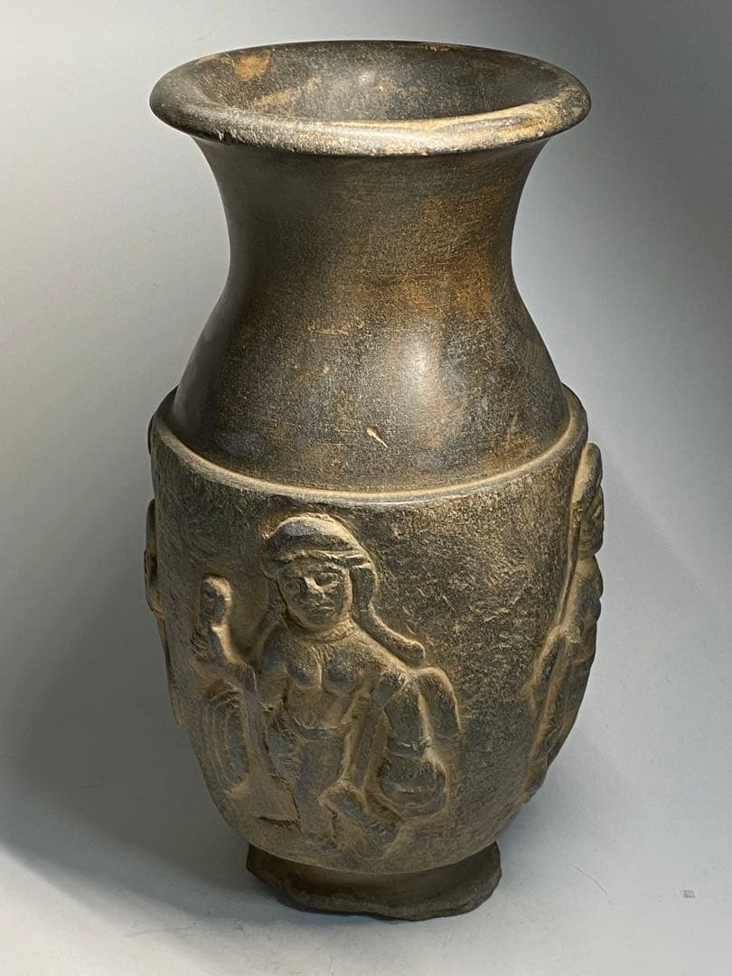 ニァーイースタン（アフガニスタン付近）発掘品　石造人物手彫飾瓶