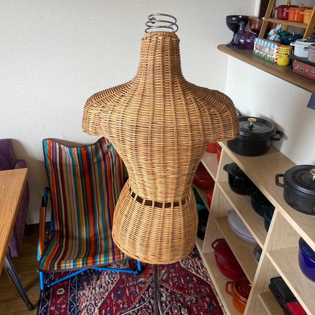 ラタン製トルソー マネキン　ボディ　婦人用ラタントルソー　籐　トルソー　マネキン