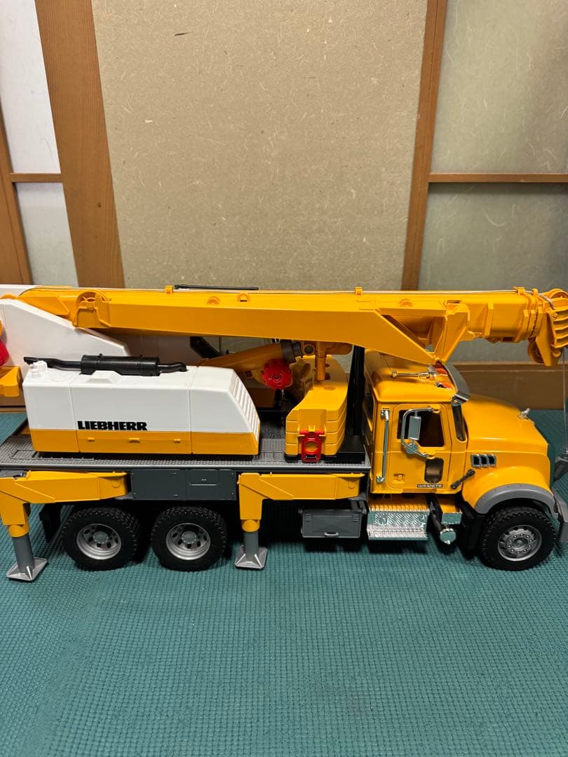 き*ん様 ブルーダー　MACK LHクレーン車