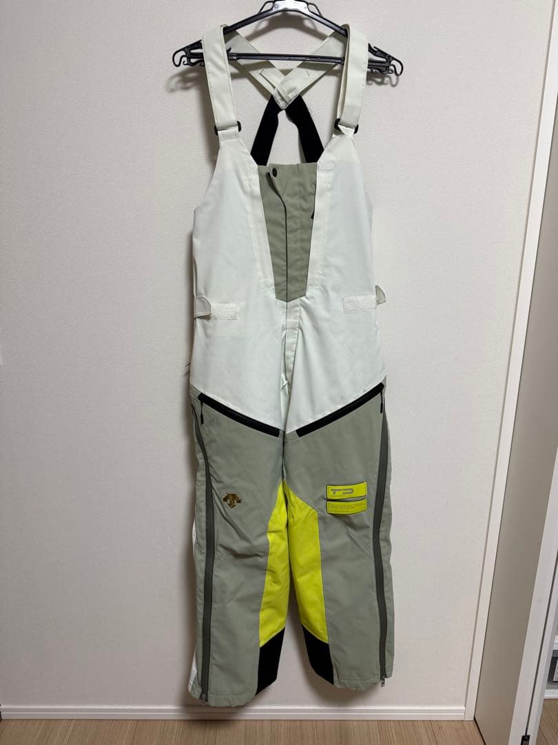ゆ*ん様 DESCENTE TDスキーウェア Mサイズ 上下＋ミドラー3点セット