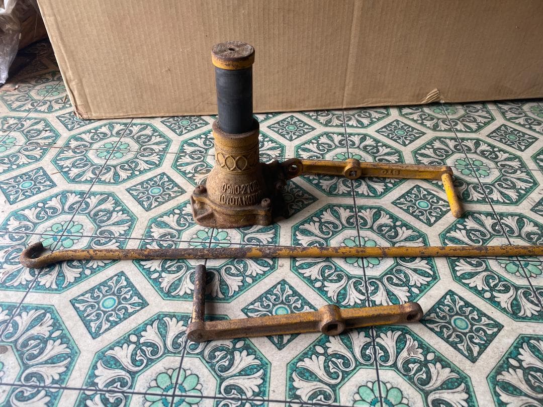 昭和レトロ・TOYOTA MOTOR 油圧ジャッキ1.5t