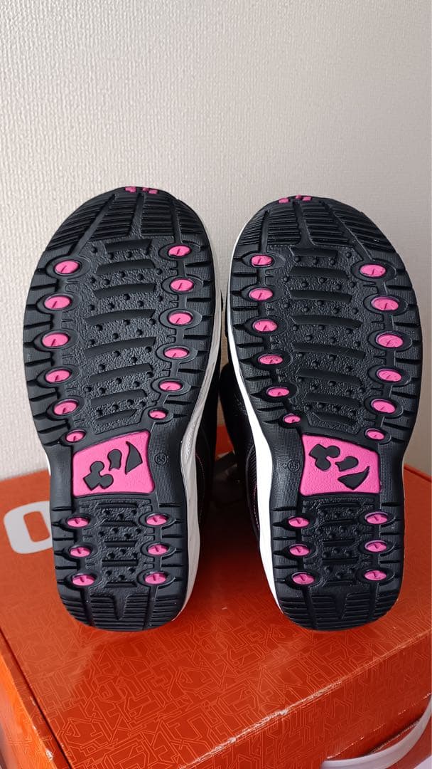 【THIRTYTWO】24〜24.5cm レディース　スノーボードブーツ