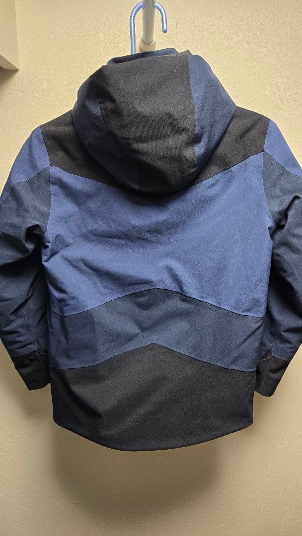 ®さま用　Peak performance ジュニ　スキーウエア上のみ130中古