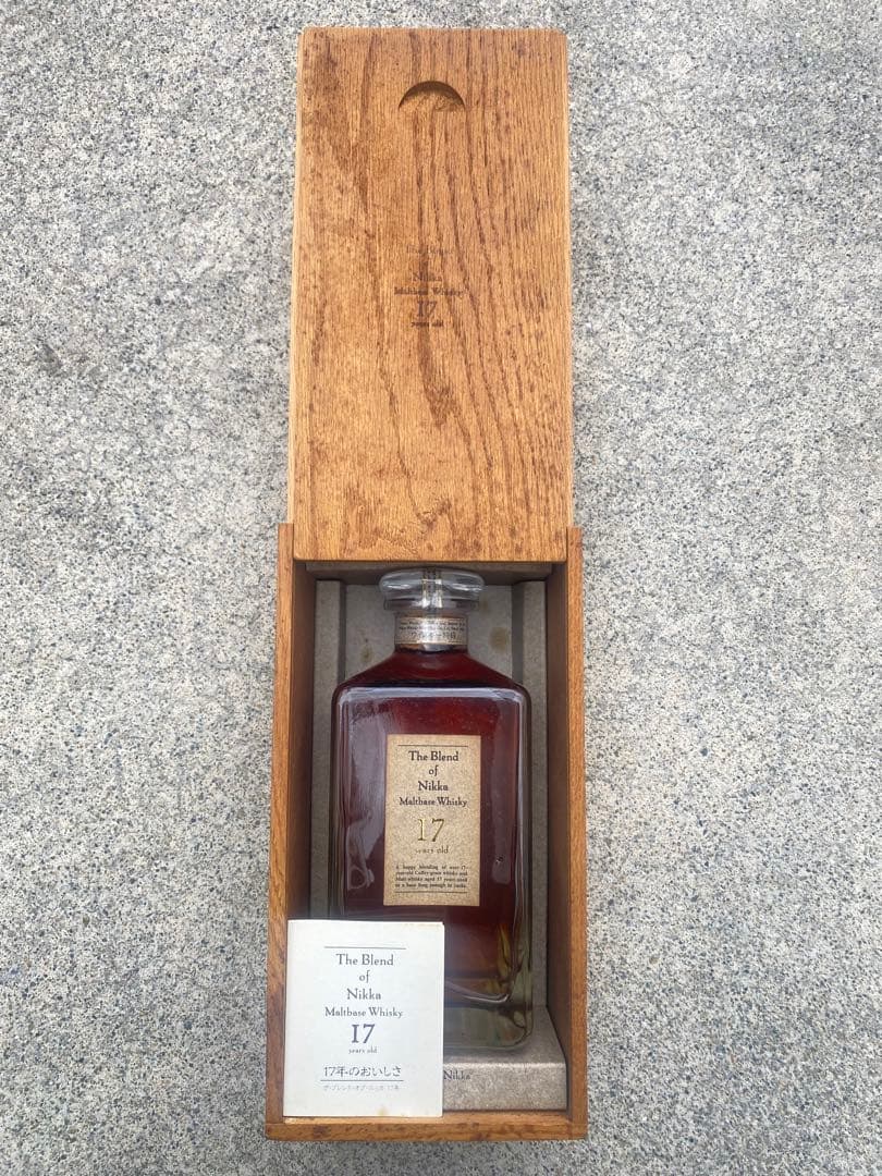 特級　ザ・ブレンド・オブ・ニッカ 17年 木箱、冊子、外箱付