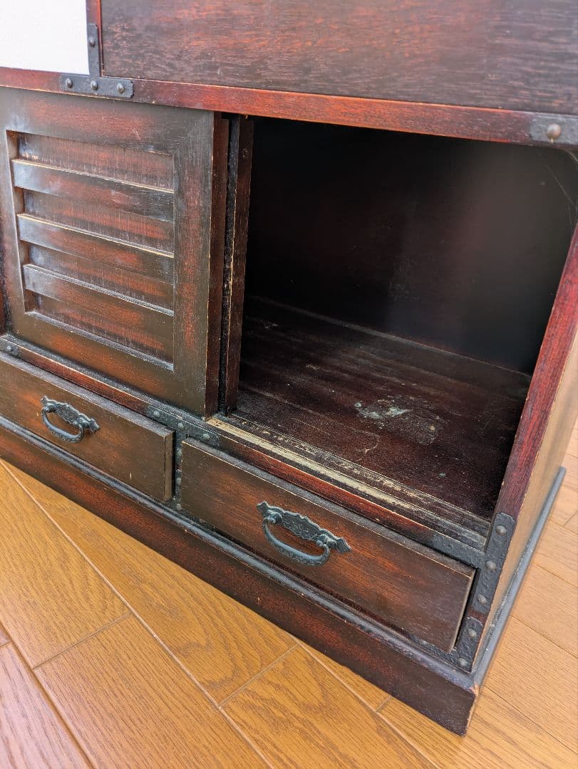 2/3迄の出品です。木製階段型箪笥 6引き出し