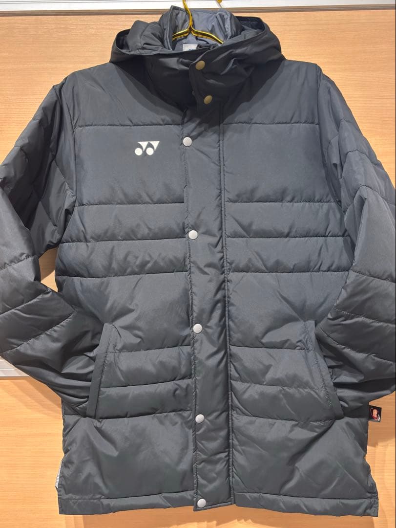 値引きしました　YONEX フード付きダウンジャケット 黒Ｓ