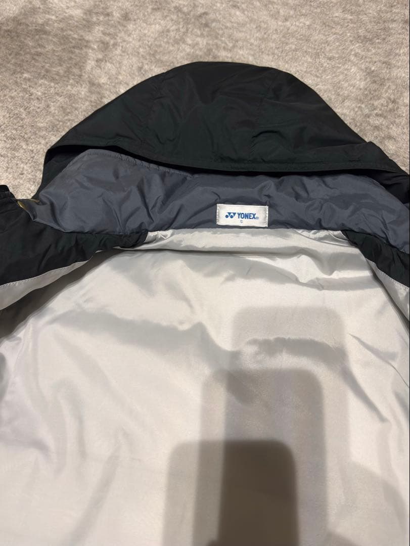 値引きしました　YONEX フード付きダウンジャケット 黒Ｓ