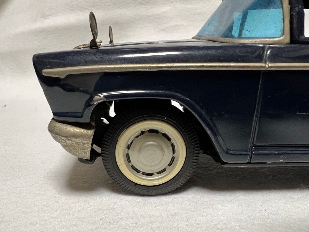 昭和レトロ　イチコー　ブリキ　日産セドリック・カスタム　縦目4灯　初期