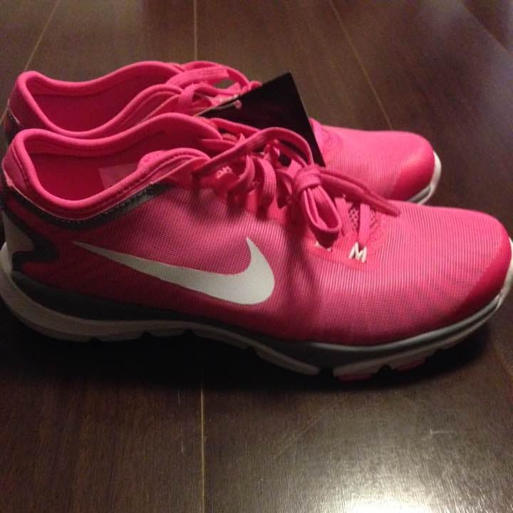 新品 ナイキトレーニングシューズ