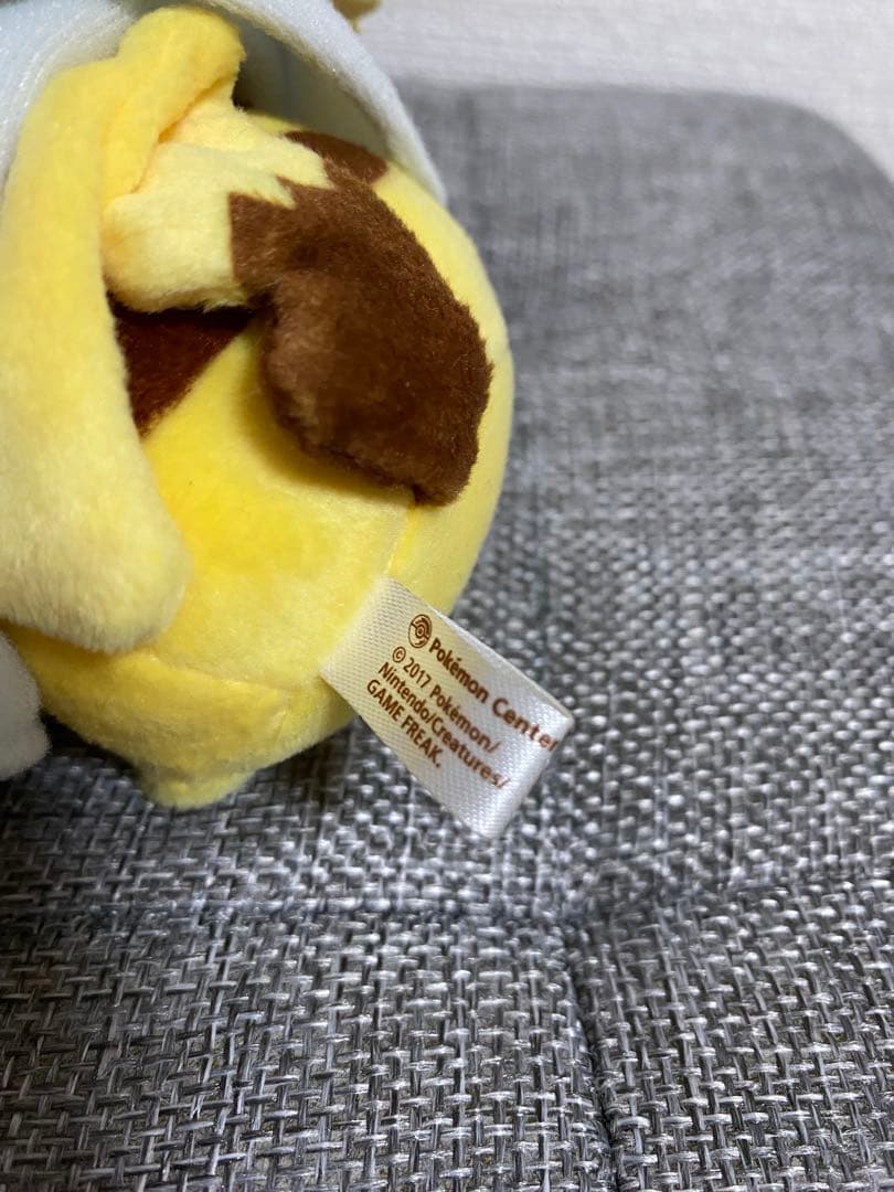 【新品・タグ付き】 ポケモン ジラーチのポンチョをきたピカチュウ マスコット