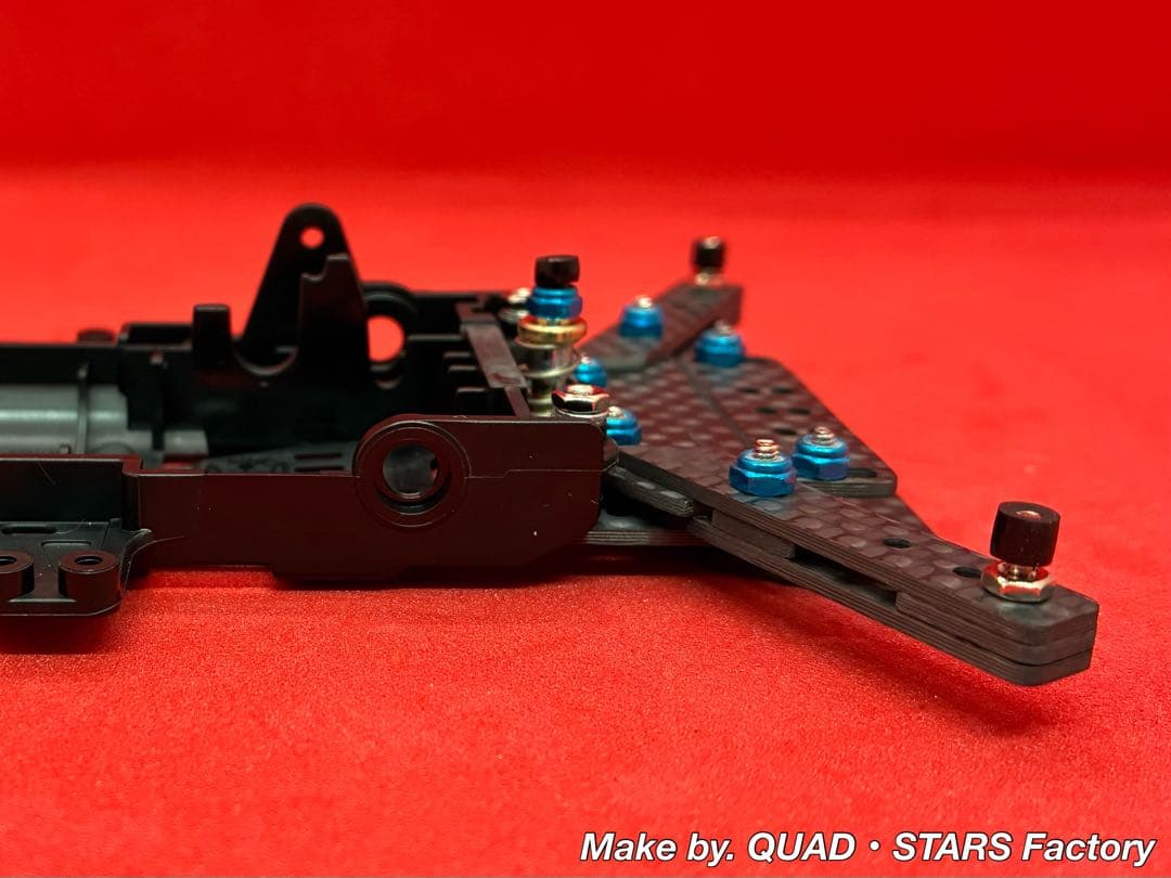 【ミニ四駆・VZ用】1軸リヤアンカー／19mm対応　ブラックアウト／カーボン