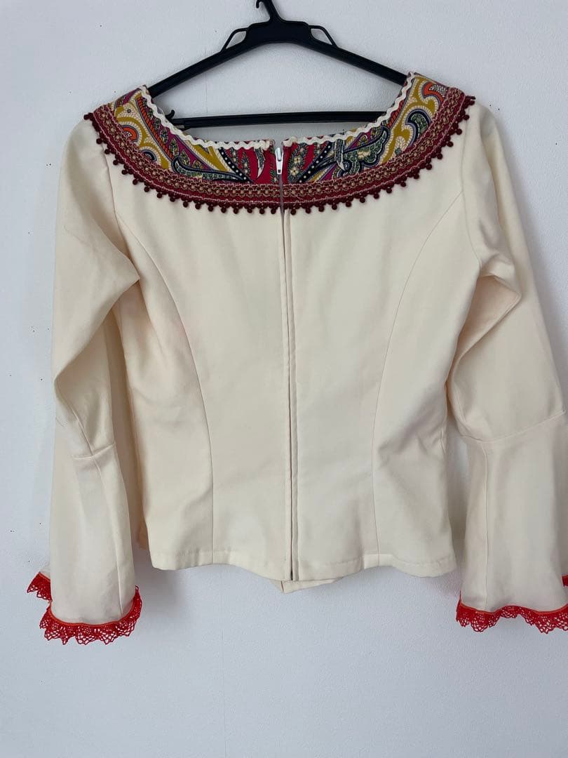 ソニアジョーンズエスニック風刺繍アイボリーシャツ