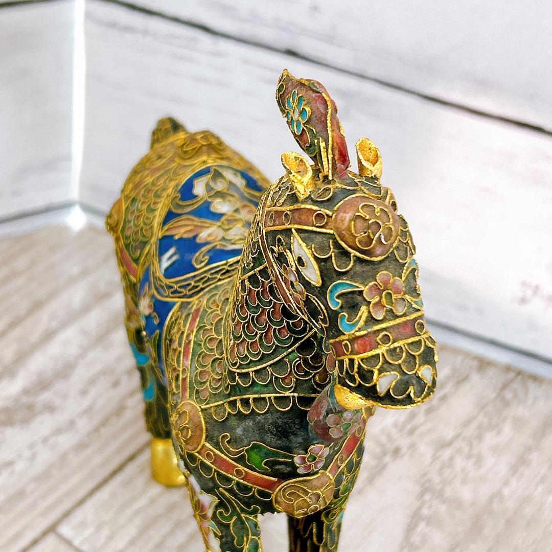 七宝焼　馬の置物　台付き　時代物　中国　繊細　首元装飾