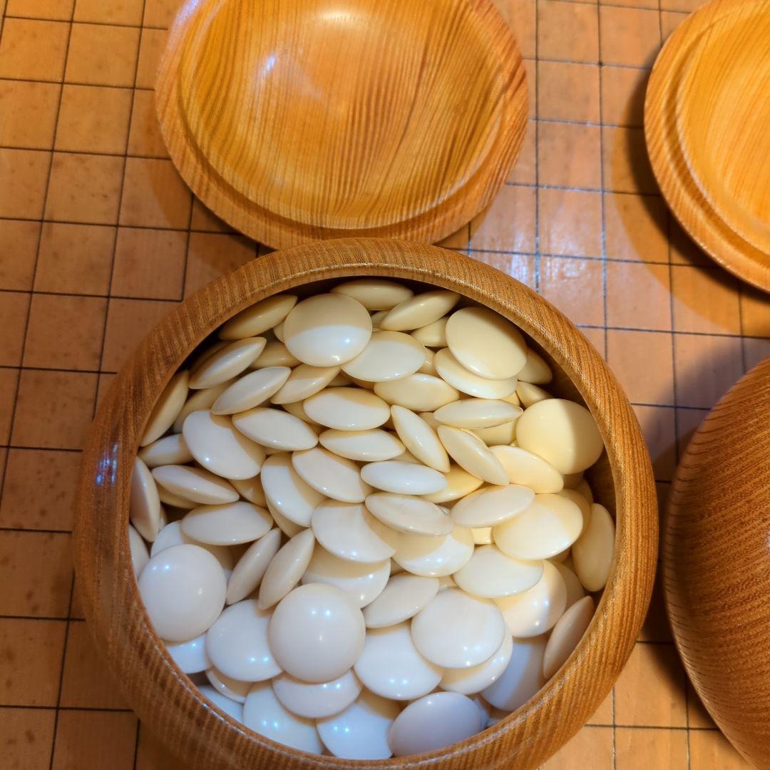 囲碁盤　脚付き　碁石　白174個　黒180個