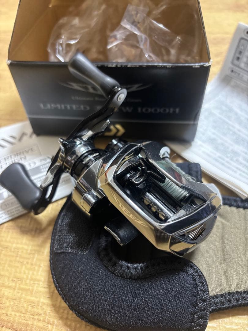 美品　ダイワ　スティーズ リミテッド SV TW 1000H 右
