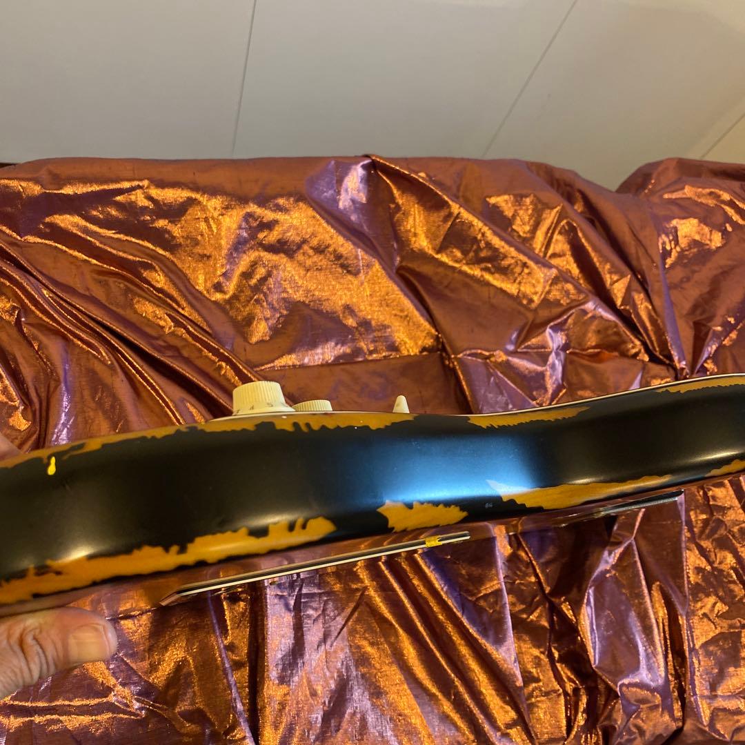 英国VINTAGE社ICONシリーズ v6スプラッター塗装ストラト